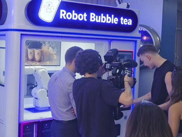 Anno AI Beverage Robot Lands in Avignon, France and Gets Covered by Local TV Station