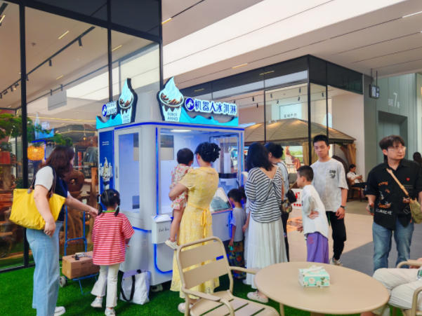 Anno AI Robot Ice Cream Kiosk Settles in Sunlink North Furniture City, Lecong, Shunde, Foshan