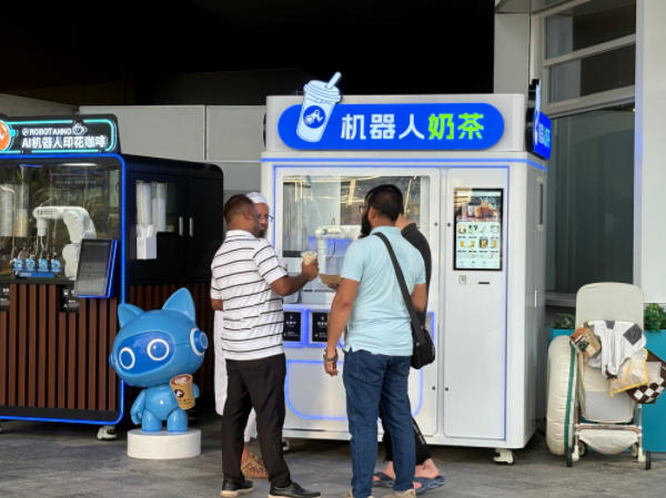 Robotanno AI Robot Printing Coffee & Milk Tea Machines Have Settled in Dameisha Seaside Park, Shenzhen