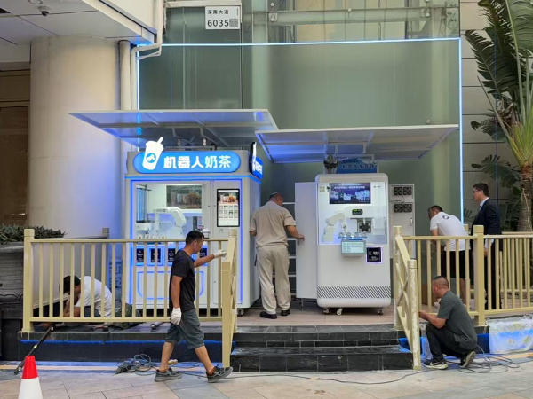Anno AI‑robotic milk‑tea makers and ice‑cream machines have been installed at Shenzhen Airlines International Hotel.